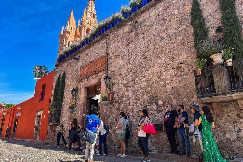 From Mexico City: San Miguel de Allende Day Trip - First real break: coffee and breakfast before San Miguel