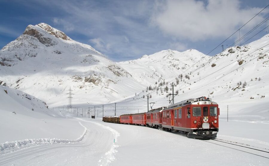 From Milan: Bernina Train and St. Moritz Day Trip - Groups, seats, and photo chaos: the trade-offs of shared sightseeing