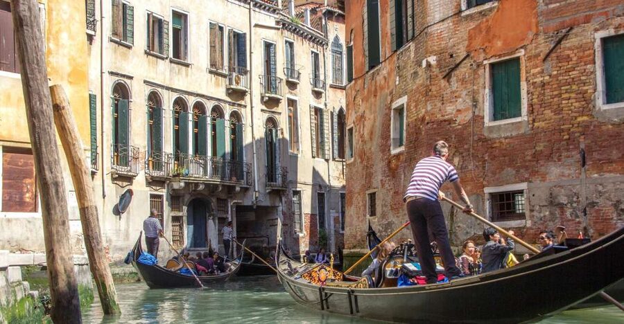 From Milan: Day Trip to Venice with Guided City Tour - The 2-hour guided walking tour: your fast path through Venice