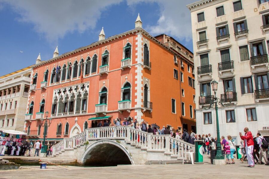 From Milan: Day Trip to Venice with Guided City Tour - St Mark’s Square and Doge’s Palace: seeing the city’s power centers