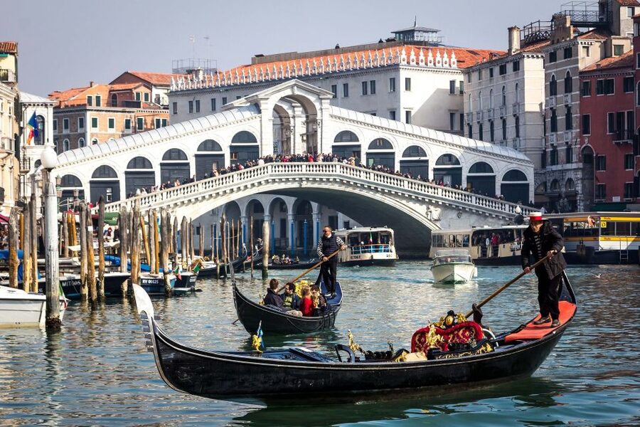 From Milan: Venice City Highlights Guided Day Trip - Rialto Bridge: the oldest Grand Canal crossing, with context