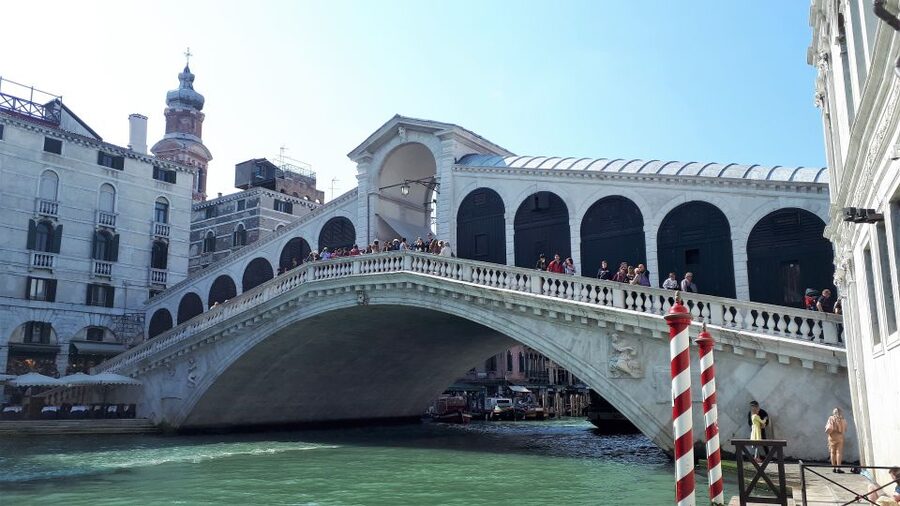 From Milan: Venice City Highlights Guided Day Trip - Getting back to the bus: Tronchetto and one more boat view