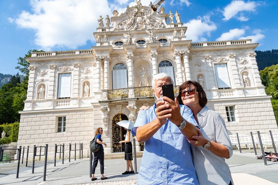 From Munich: Neuschwanstein & Linderhof Castle Full-Day Trip - The scenic drive via Oberammergau: quick window, not the main event