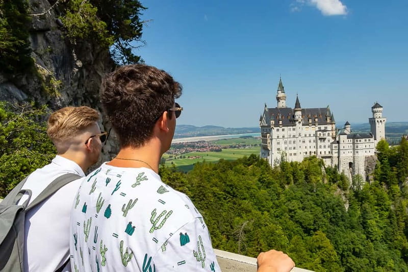 From Munich: Neuschwanstein & Linderhof Castle Full-Day Trip - Audio commentary and multilingual help: how to choose your experience