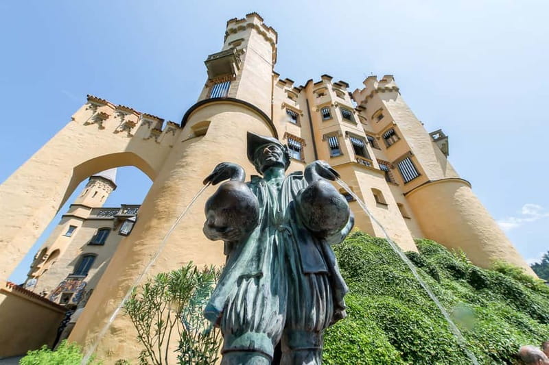 From Munich: Neuschwanstein & Linderhof Castle Full-Day Trip - Comfort, organization, and the bus as part of the value