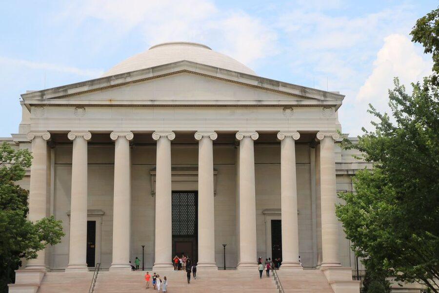 From NYC: Guided Day Trip to Washington DC by Van or Bus - Entering the DC “greatest hits” loop: from Jefferson to the National Mall