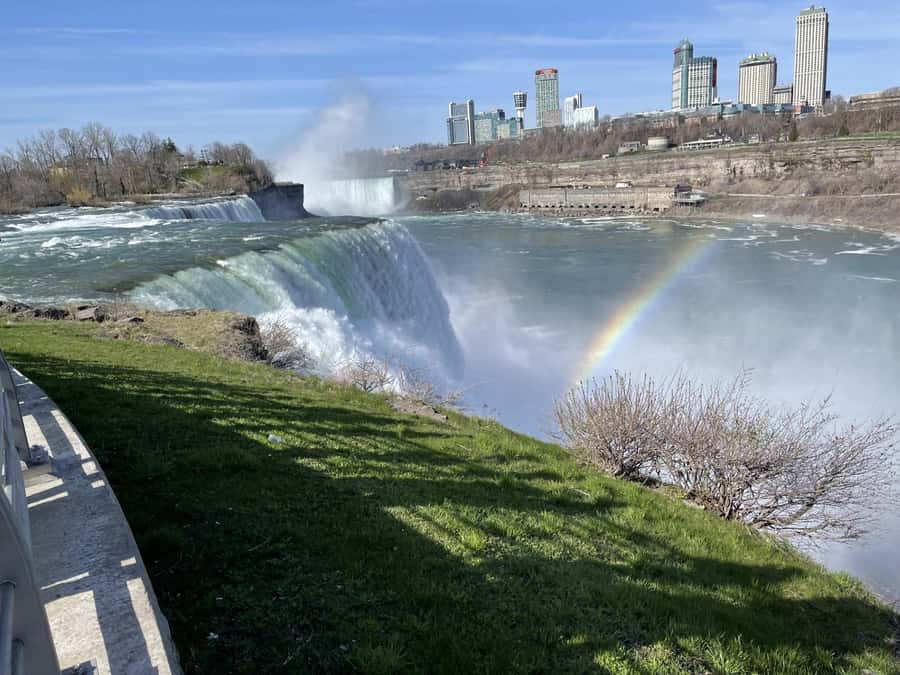 From NYC: Guided Niagara Falls Full-Day Trip - Getting on and off: where you’ll meet and what “roundtrip” means