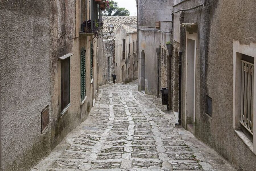 From Palermo: Erice, Salt Pans, and Segesta Day Trip - Should you book this Erice, Segesta, and salt pans tour?