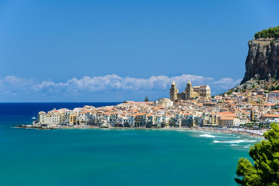 From Palermo: Monreale and Cefalù Half-Day Trip - Cefalù’s Duomo and the old-town spine: Duomo, Porta Terra, Osterio Magno