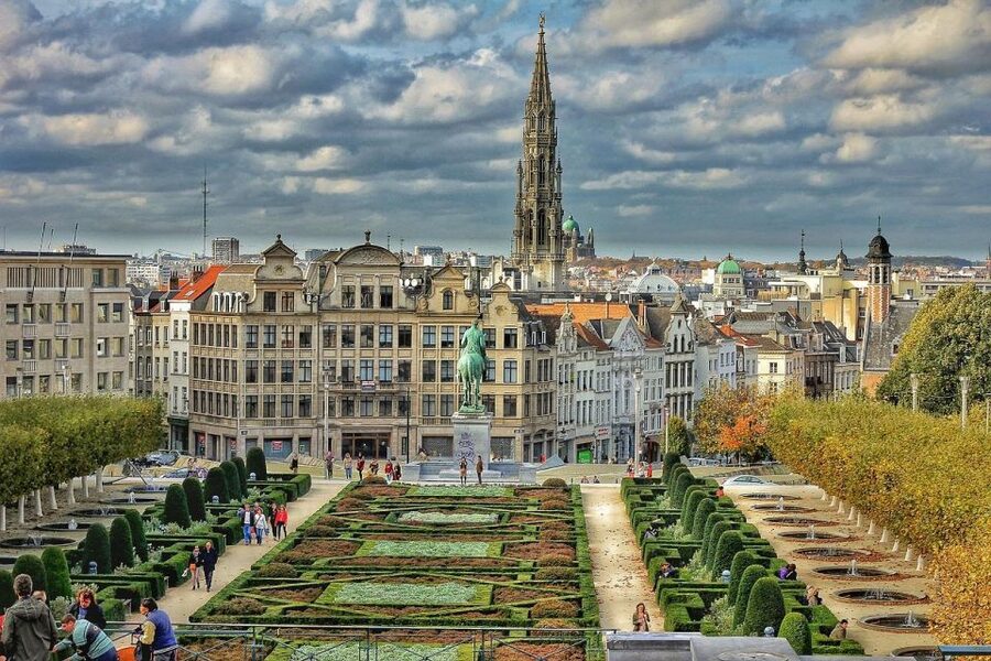 From Paris: Day Trip to the Enchanting Brussels and Bruges - Bruges with a guide: canals, beguinage, and picture-perfect bridges