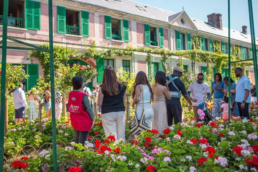 From Paris: Giverny Day Trip with Audio Guide or Live Guide - Arrival at Giverny: skip-the-line helps, but crowds are still real