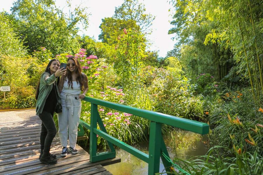 From Paris: Giverny Day Trip with Audio Guide or Live Guide - The coach ride: Normandy wheat fields, quick comfort, real value