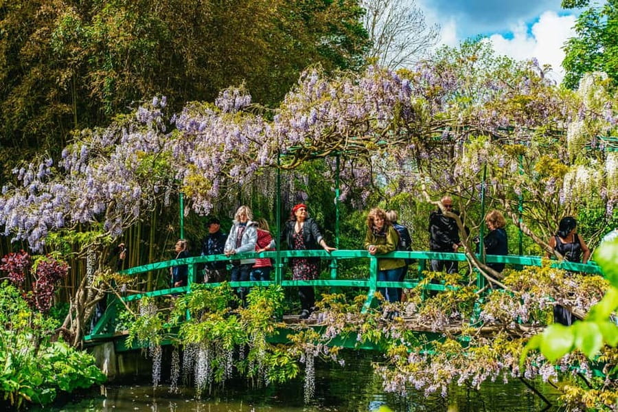 From Paris: Giverny, Monet’s House, & Gardens Half-Day Trip - Giverny Village Time and Monet’s Tomb Photo Stop
