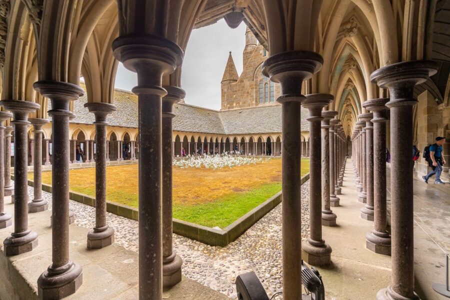 From Paris: Mont Saint Michel Day Trip with a Guide - The coach ride out of Paris: commentary plus real break time