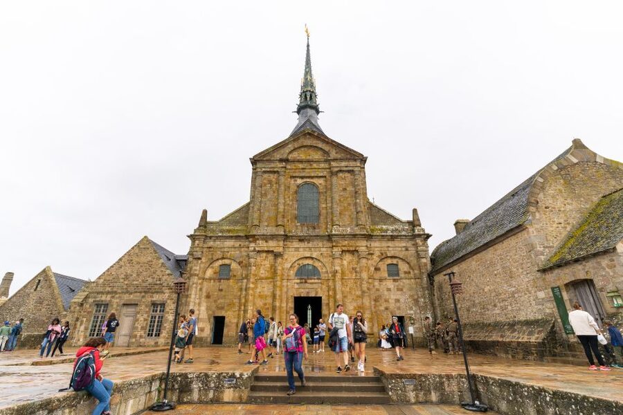 From Paris: Mont Saint Michel Day Trip with a Guide - Abbey of Mont Saint-Michel: plan your 75 minutes around the audio app