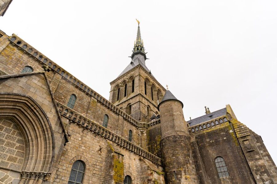 From Paris: Mont Saint Michel Day Trip with a Guide - What to eat on the island when lunch is on you
