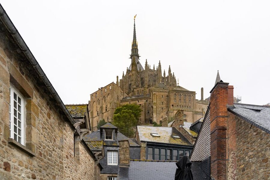 From Paris: Mont Saint Michel Day Trip with a Guide - Meeting at Place du Général Kœnig: start right and save time