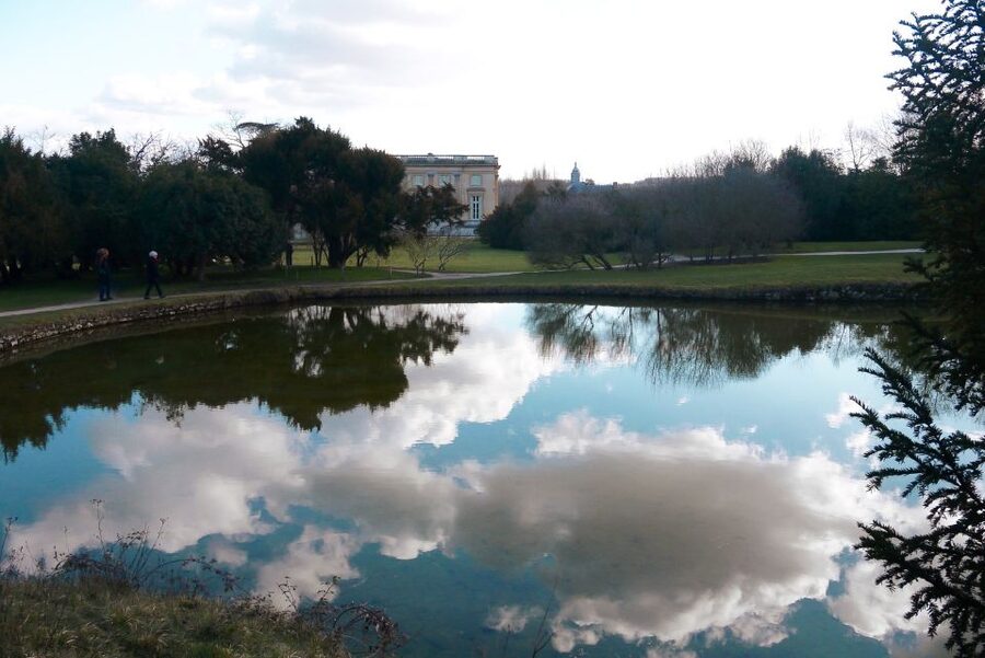 From Paris: Versailles Full-Day Trip by Train - Lunch in the gardens: keep it simple and use the break well