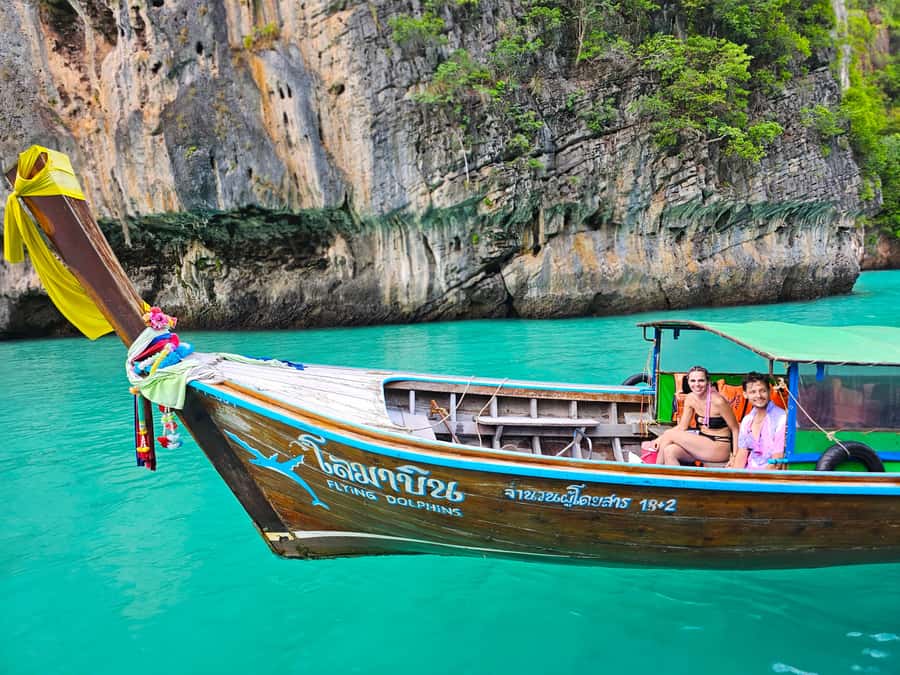 From Phuket: Day Trip to Phi Phi with Private Longtail Tour - The second island window: how to spend your 1-hour break on Phi Phi Don