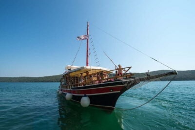 From Poreč: Boat Day Trip to Rovinj with Fish Lunch - Rovinj free time: cobbled streets, St. Euphemia, and pebble beaches