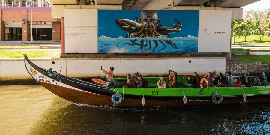 From Porto: Full-Day Trip to Coimbra & Aveiro with Boat Ride - Lunch in Coimbra: plan for it, because it’s not included