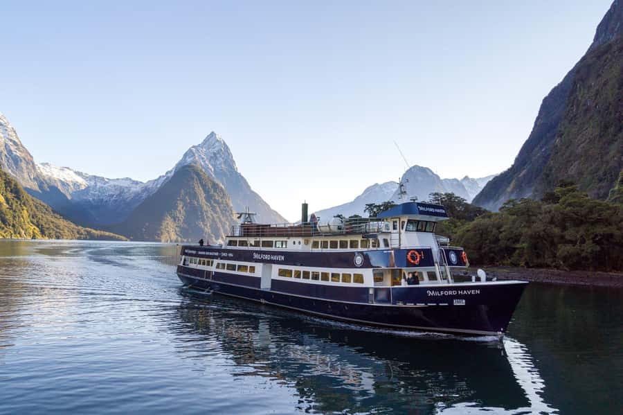 From Queenstown: Milford Sound Cruise and Coach Day Trip - From Queenstown to Te Anau: The Coach Ride That Sets Expectations
