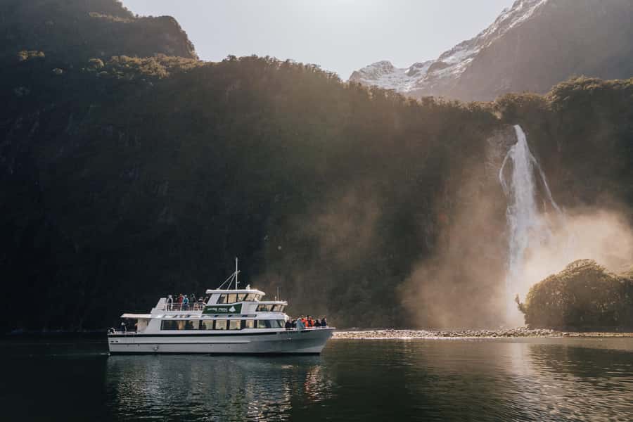 From Queenstown: Milford Sound Full-Day Trip by Plane & Boat - Landing near the docks: your 2-hour Milford Sound cruise plan