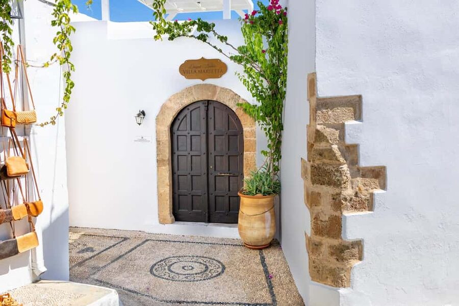From Rhodes Town: Day Trip to Lindos - Arriving at Lindos: parking lot drop-off and how to reach the village