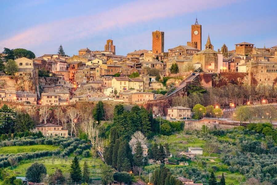 From Rome: Bagnoregio & Orvieto Day Trip with Wines & Lunch - Lunch and Wine at the Montepulciano Countryside Farmhouse