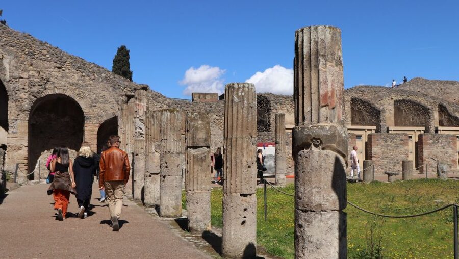From Rome: Pompeii, Positano and Amalfi Coast Day Trip - Positano free time: how to use 1.5 hours well
