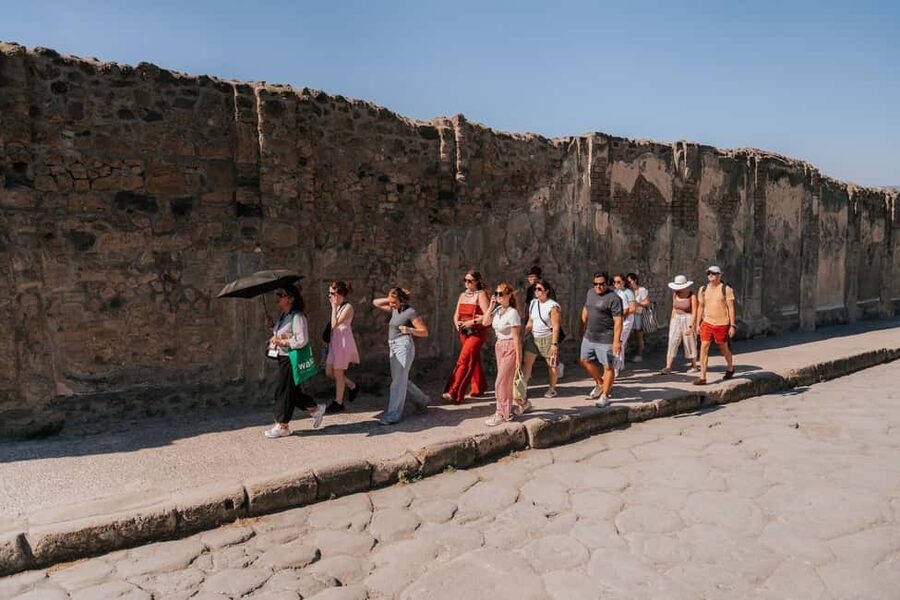 From Rome: Pompeii with Expert Guide & Amalfi Coast Day Trip - Positano time: lunch, shopping, and what changes by season
