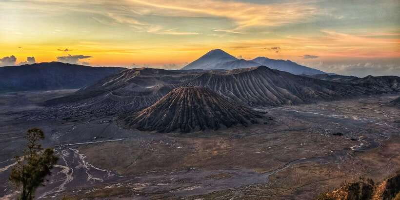 From Surabaya or Malang: Private Mt. Bromo Sunrise Day Trip - Breakfast with lava views: the reward you don’t have to hunt