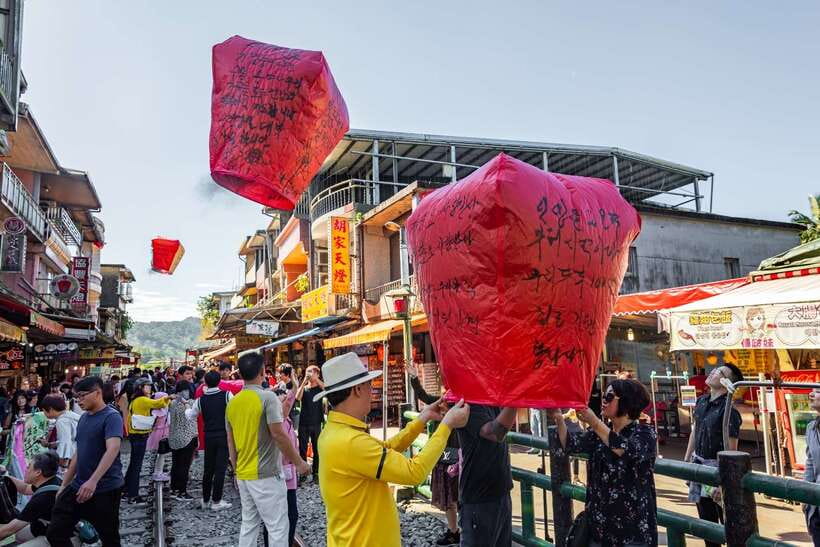 From Taipei: Shifen, Jiufen, and Yehliu Guided Day Trip - Jiufen Old Street: Steps, Crowds, and the Japanese-Style Feel
