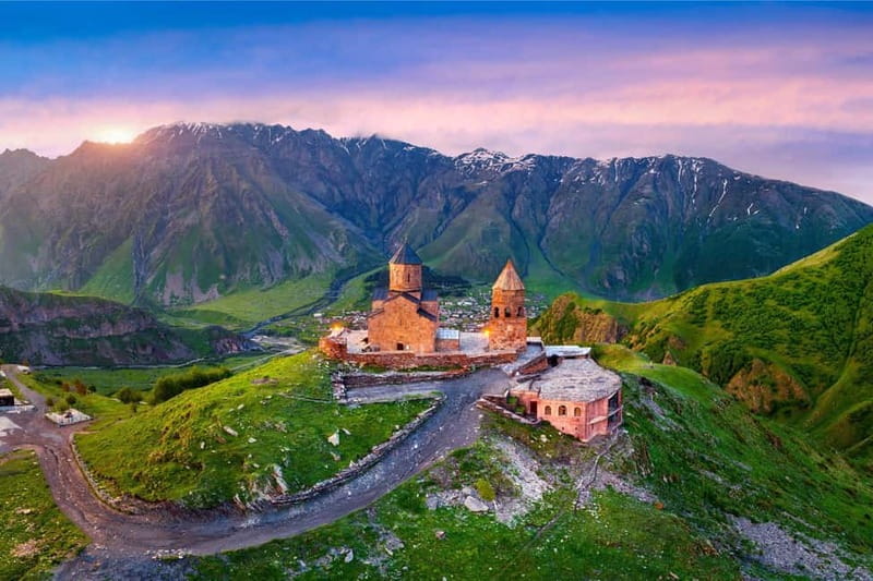 From Tbilisi: Guided Day Trip to Ananuri, Gudauri, & Kazbegi - Key highlights that make this route work