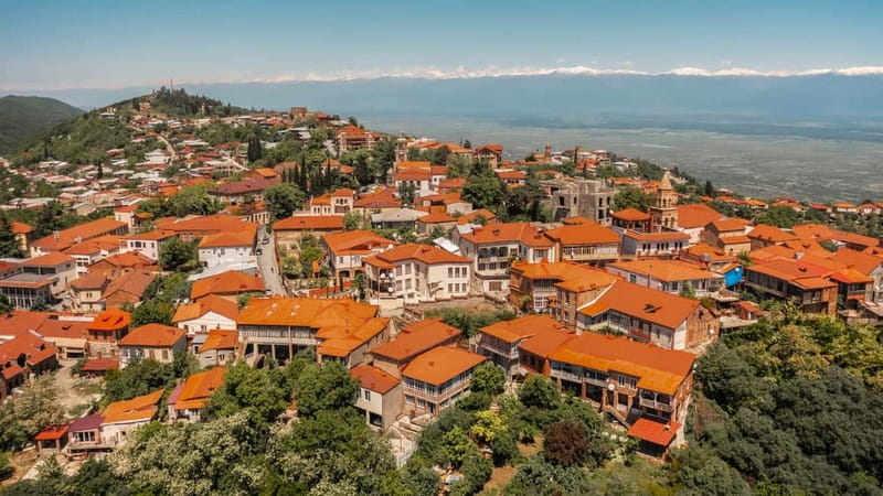 From Tbilisi: Kakheti & Sighnaghi Guided Day Trip with Wine - Manavi: photo stop energy and quick local flavor