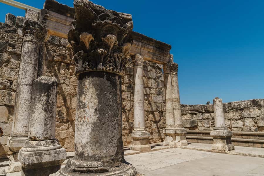 From Tel Aviv: Guided Day Trip to Nazareth & Sea of Galilee - Capernaum ruins and the Sea of Galilee: where the view hits hardest