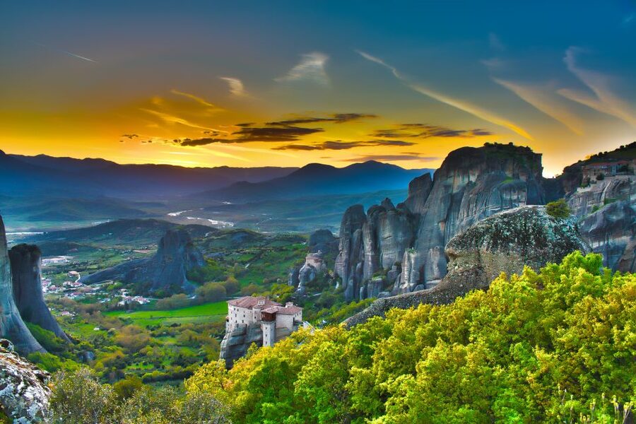From Thessaloniki: Full Day Trip to Meteora - First Look at Meteora: The Rock Pillars Loom Above Kalambaka