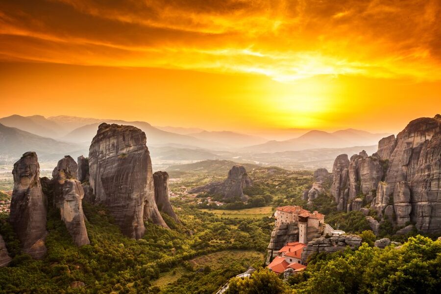 From Thessaloniki: Full Day Trip to Meteora - Luxury Bus Comfort, Plus a Real-Life Coffee Stop