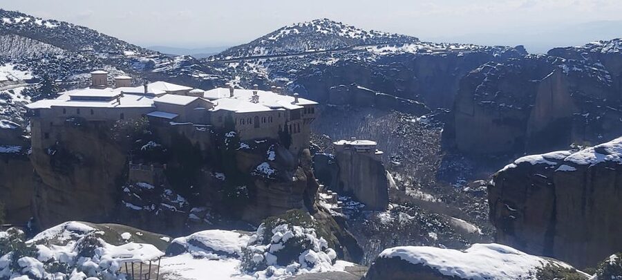 From Thessaloniki: Private Day Trip to Meteora with Transfer - Private transport: smooth driving, easy pickup, and fewer crowds