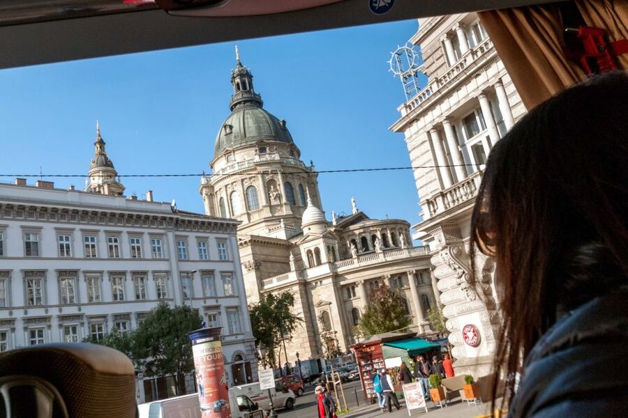 From Vienna: Guided Day Trip to Budapest - The coach comfort and pickup setup (Karlsplatz U / Oper areas)