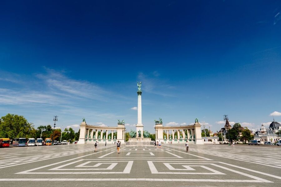 From Vienna: Guided Day Trip to Budapest - What “guided” means here: how the storytelling helps (and where it might annoy)