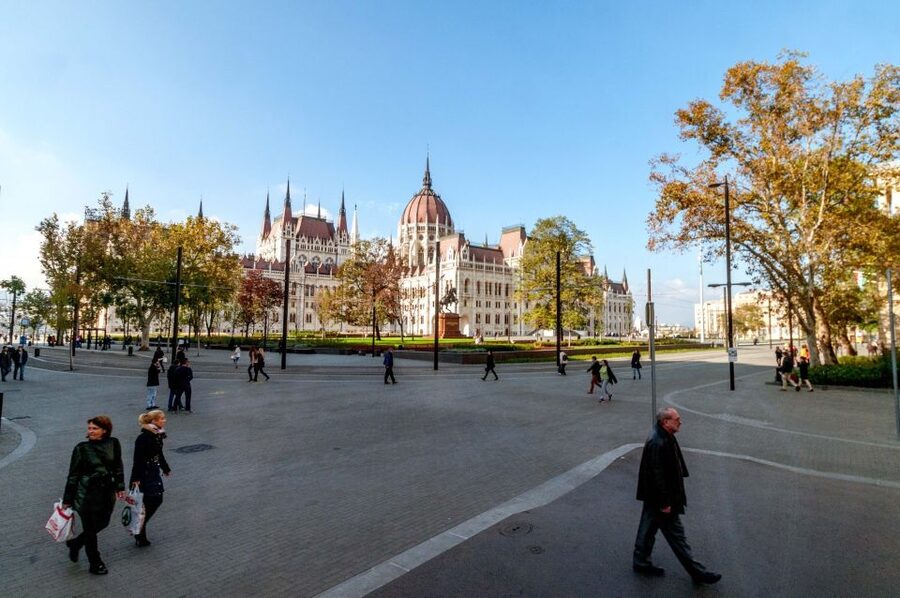 From Vienna: Guided Day Trip to Budapest - The road time to Budapest: long, but not wasted
