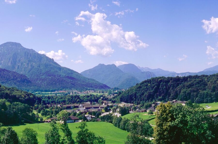 From Vienna: Salzburg and Alpine Lakes Full-Day Trip - Salzburg walking time: Mirabell Gardens and the Mozart core