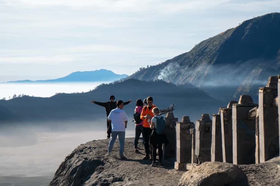 From Yogyakarta or Bali: Bromo & Ijen 3D2N w/ Multi Drop-Off - Day 3 Ijen Blue Fire: 2am Hike, Mask and Flashlight, and the Turquoise Rim Moment
