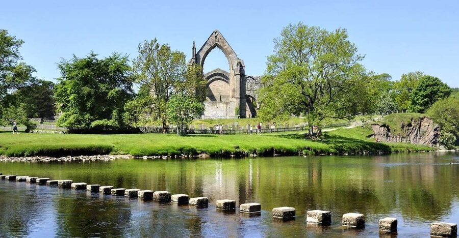 From York: Herriot and Yorkshire Dales Day Trip - Guides, mini-coach comfort, and the real value of $79