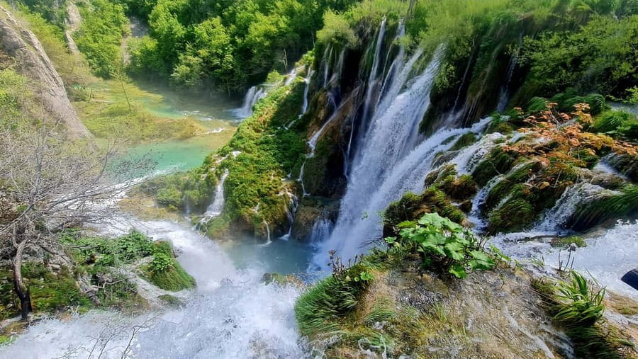 From Zadar: Plitvice Lakes Day Trip with Guide and Boat Tour - The bus ride: comfortable, but use it wisely
