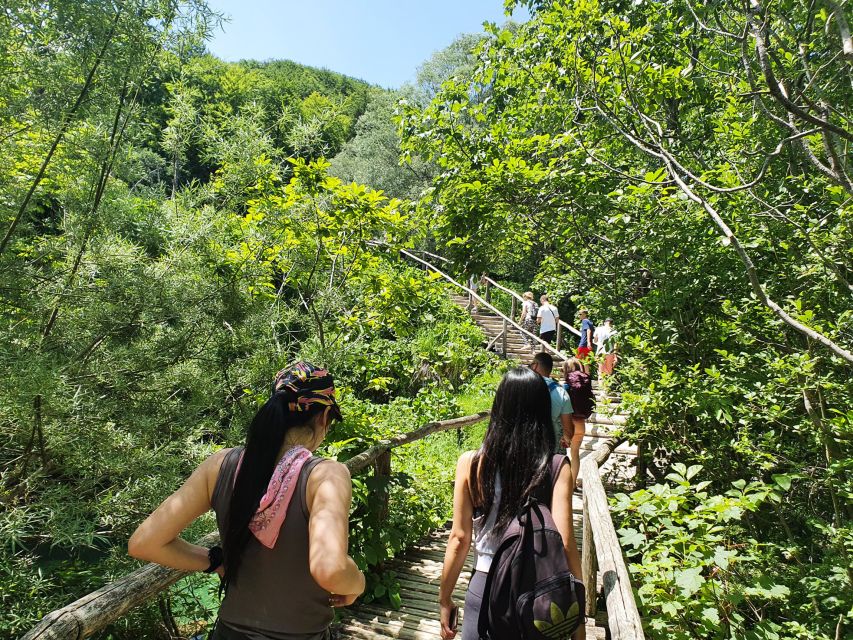 From Zagreb: Plitvice & Rastoke Guided Day Trip with Ticket - Getting the most out of it: shoes, layers, and a simple strategy