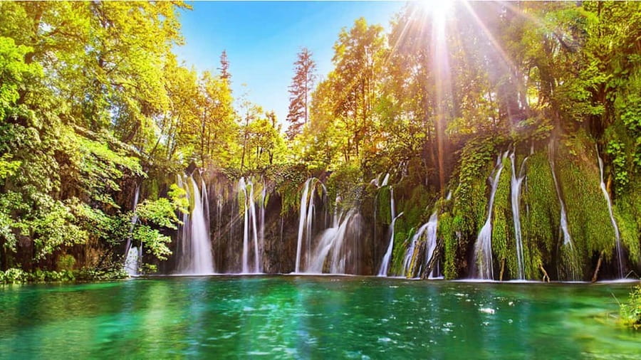 From Zagreb: Rastoke and Plitvice lakes Guided Day Trip - Getting started in Zagreb: the meeting point and the first drive rhythm
