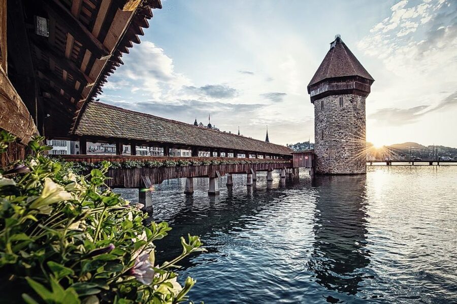 From Zurich: Day Trip to Lucerne with Optional Yacht Cruise - Zurich to Lucerne by Coach: The Part Where the Views Start First