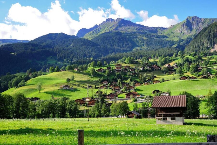 From Zürich: Interlaken and Grindelwald Day Trip by Coach - The coach ride: when the views actually pay you back